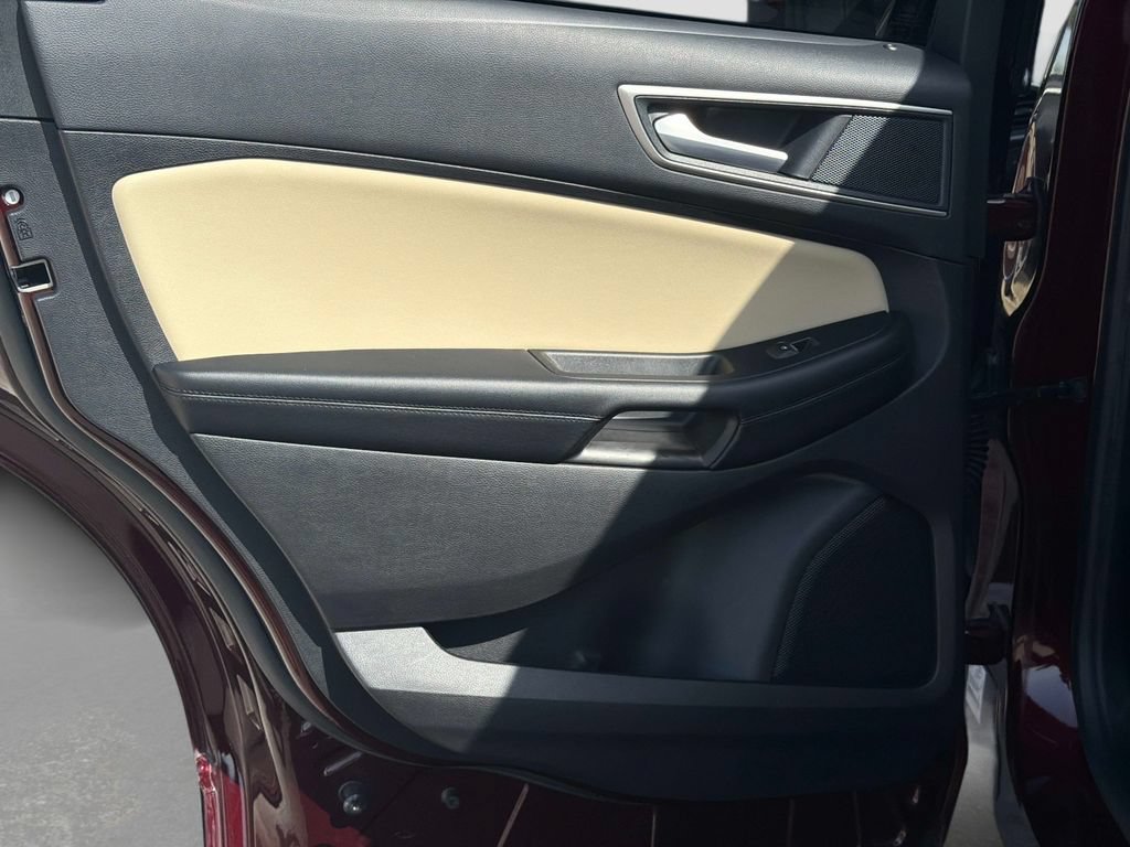 Used 2020 Ford Edge SEL w/ Convenience Package FWD image 13