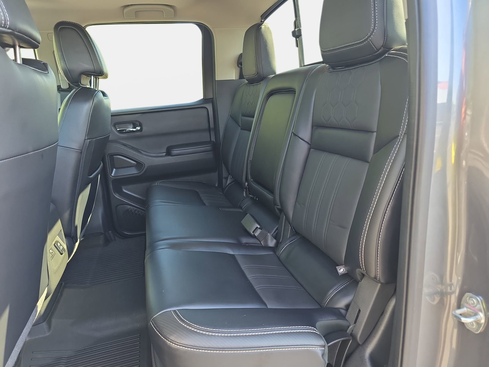 Used 2025 Nissan Frontier SL AWD/4WD image 14