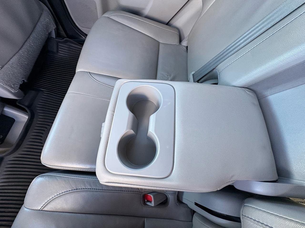 Used 2018 Toyota Highlander XLE image 29