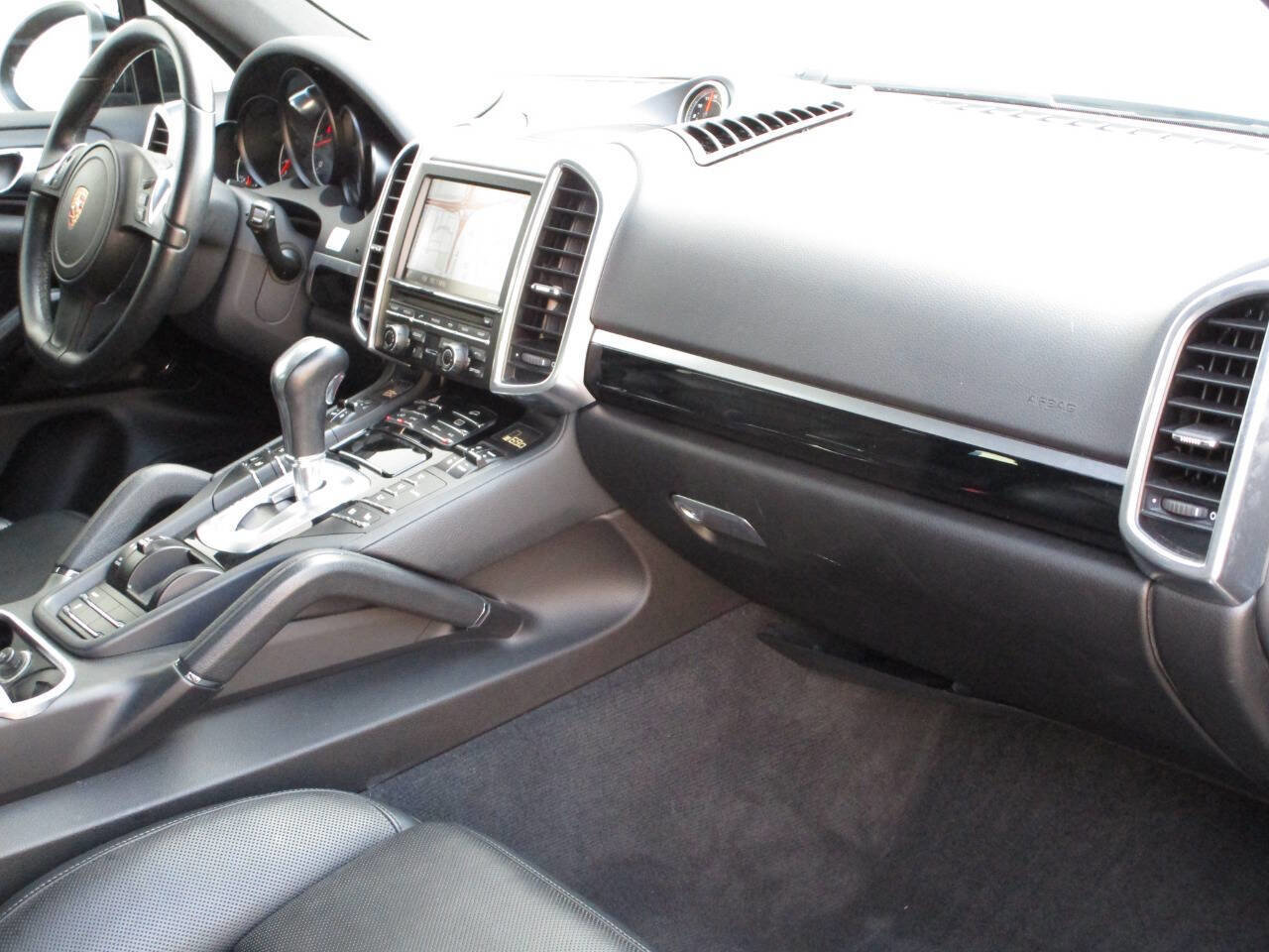 Used 2014 Porsche Cayenne Diesel Platinum Edition image 7