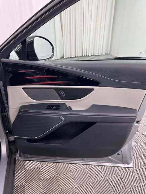 Used 2024 Lincoln Nautilus Premier AWD/4WD image 19