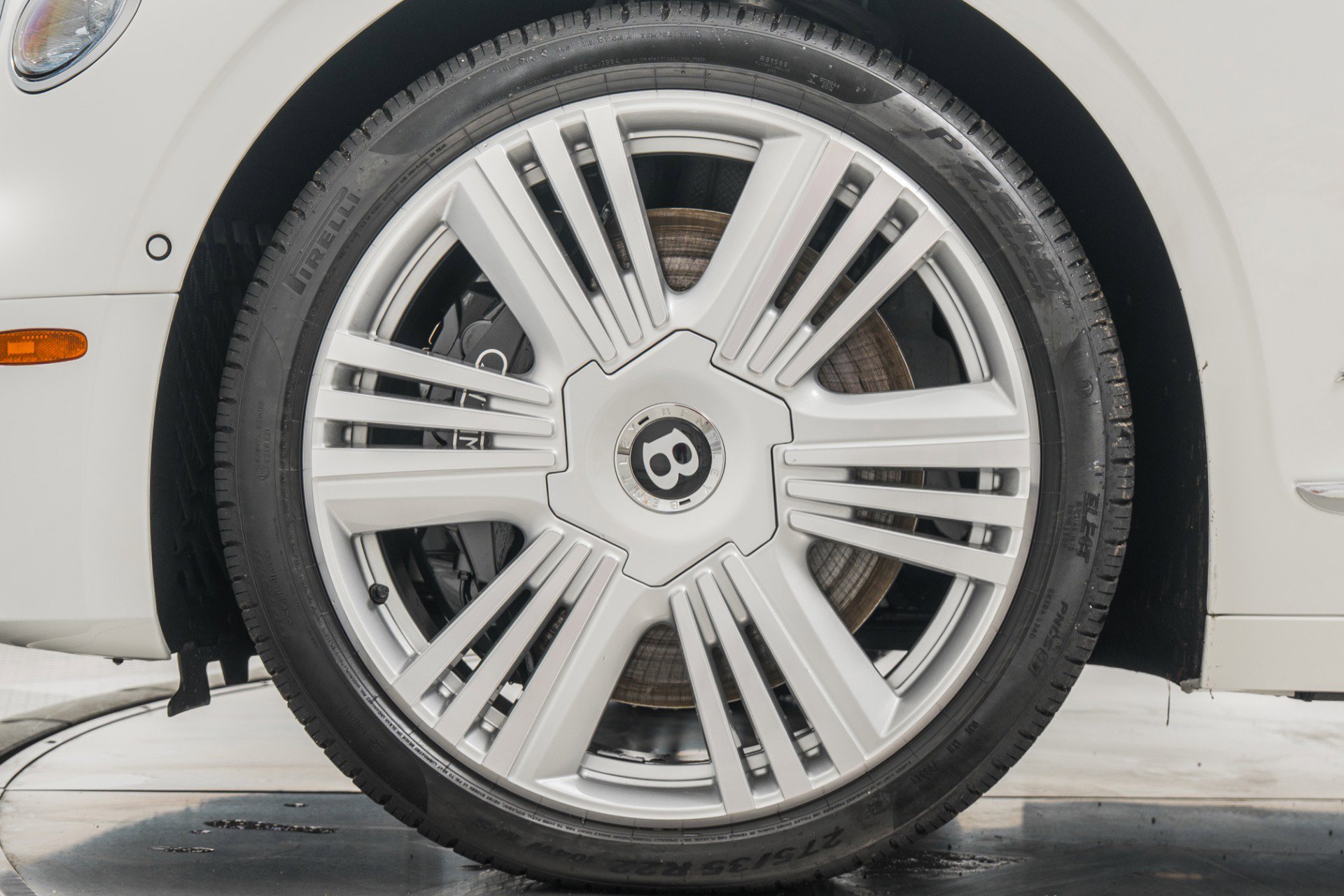 Used 2026 Bentley Flying Spur Plug-In Hybrid image 10