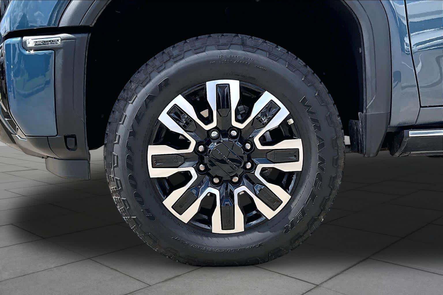 Used 2025 GMC Sierra 2500 Denali Ultimate AWD/4WD image 10