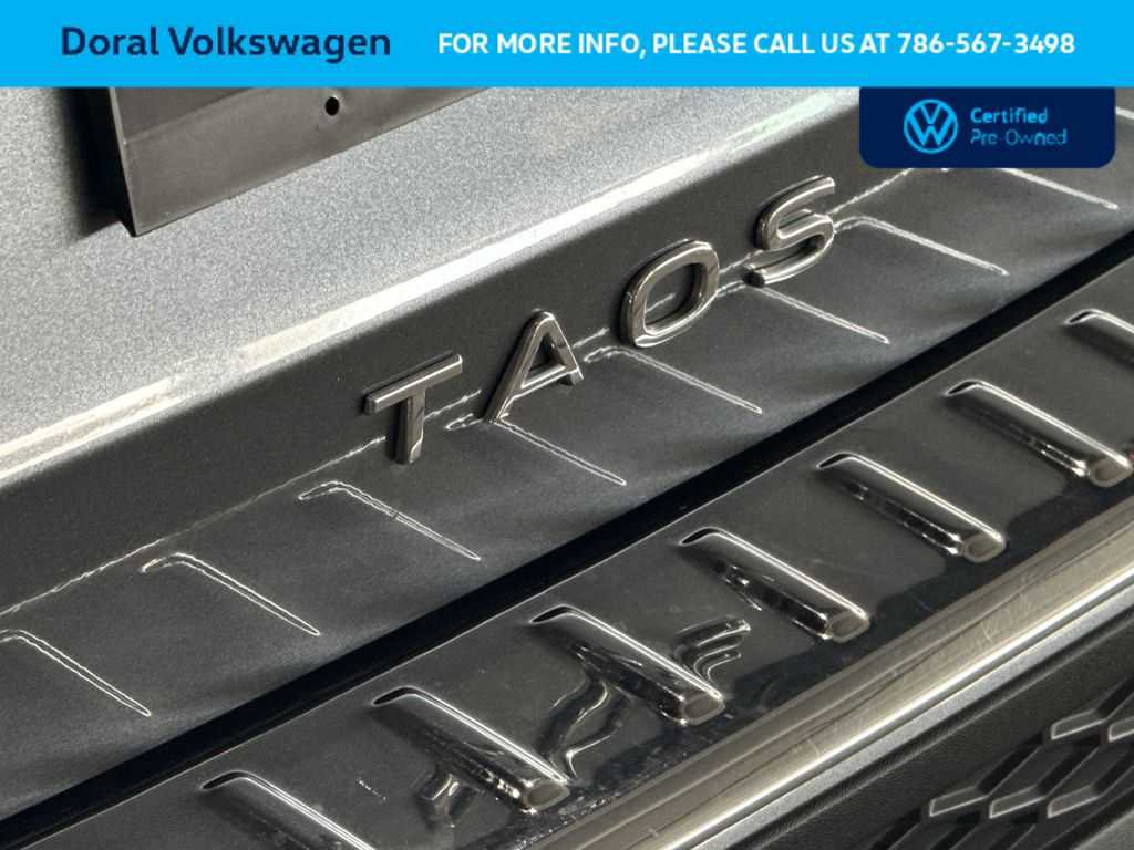 Certified 2024 Volkswagen Taos SE image 10