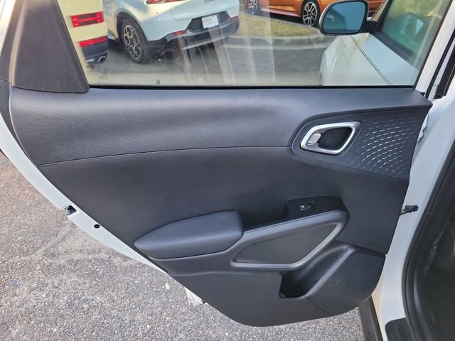 Used 2020 Kia Soul S image 29