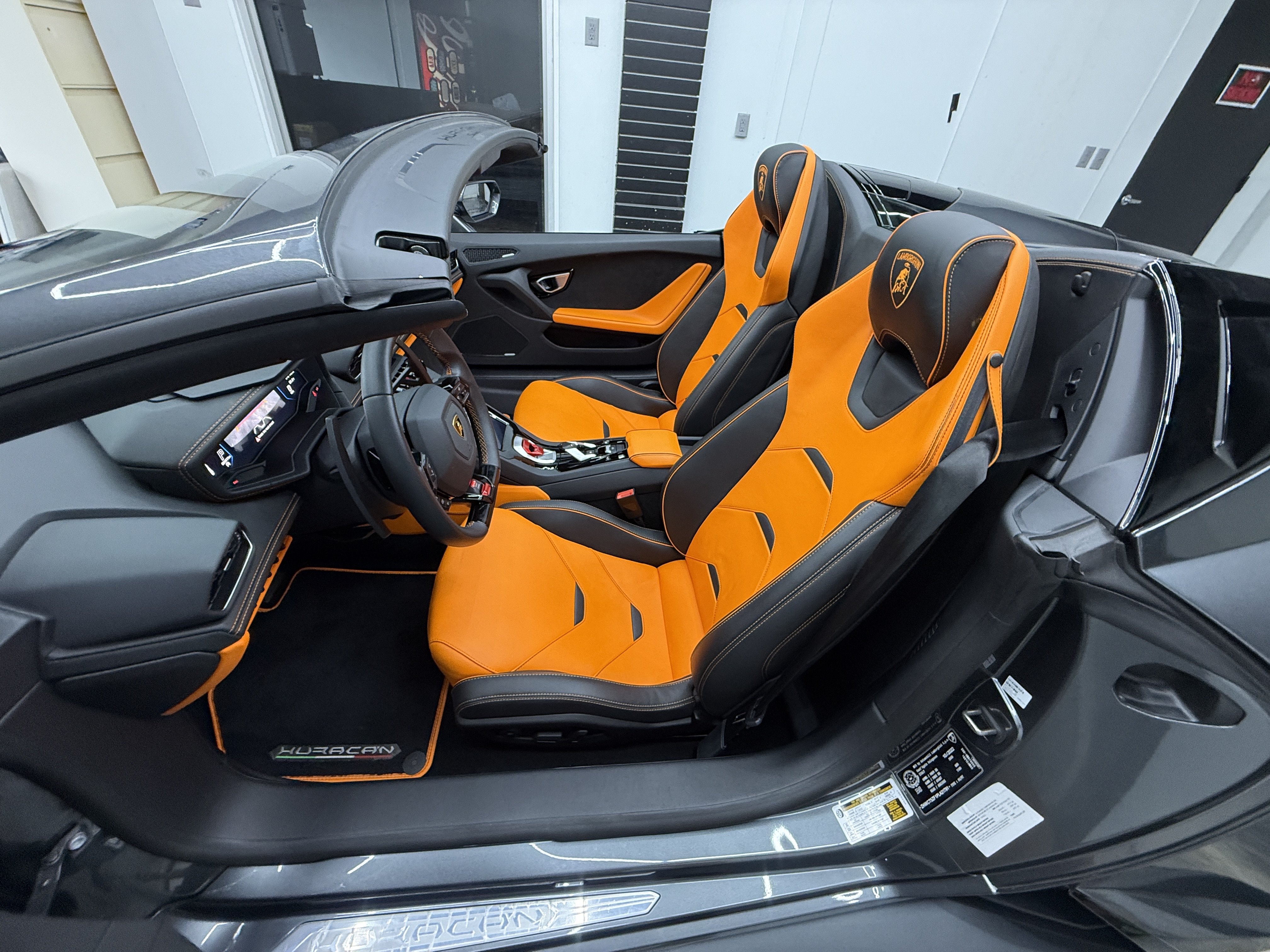 Used 2023 Lamborghini Huracan EVO RWD image 12
