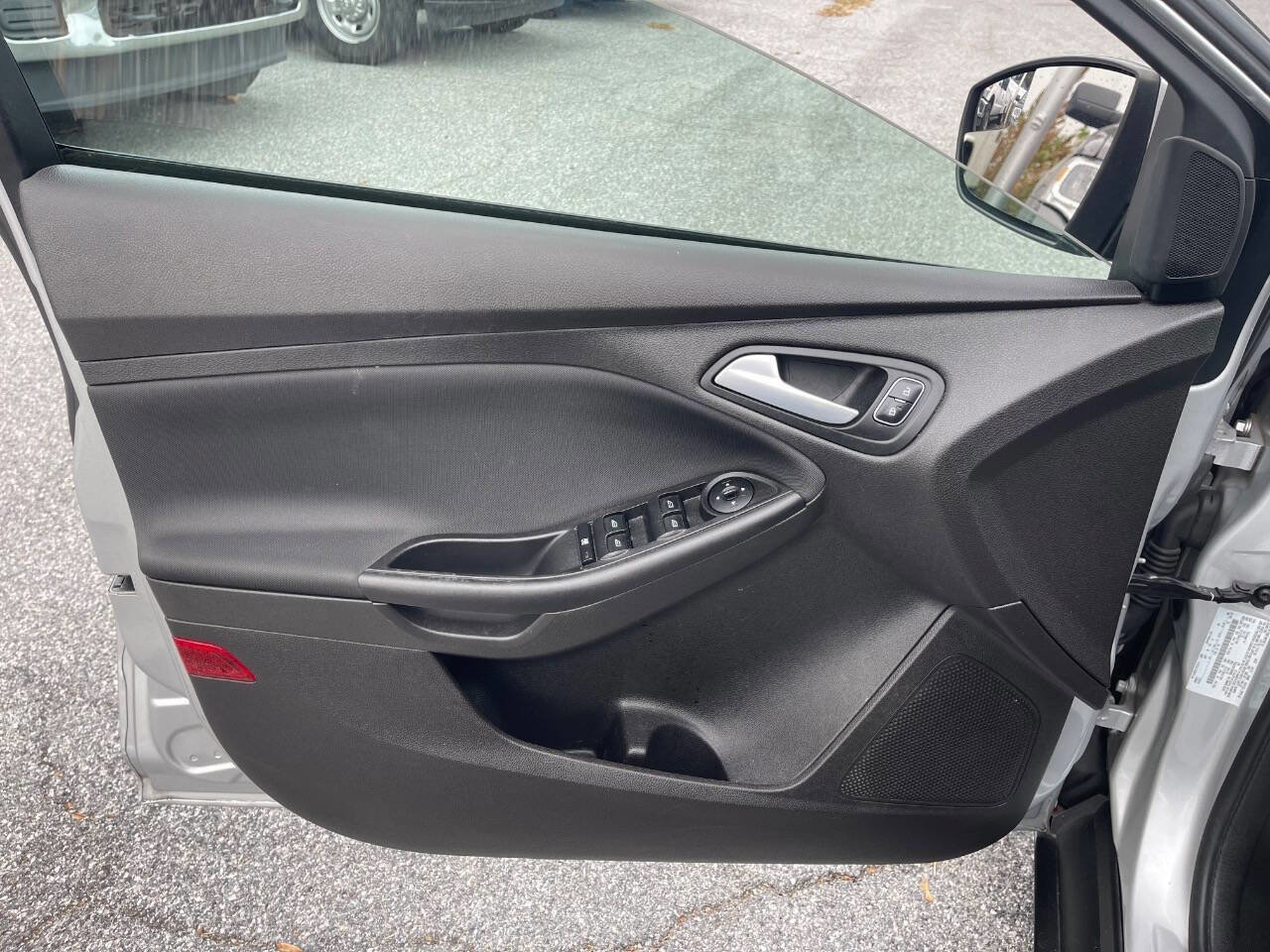 Used 2017 Ford Focus SE image 18