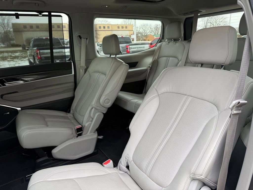 Used 2022 Jeep Wagoneer Series II w/ Convenience Group I image 16