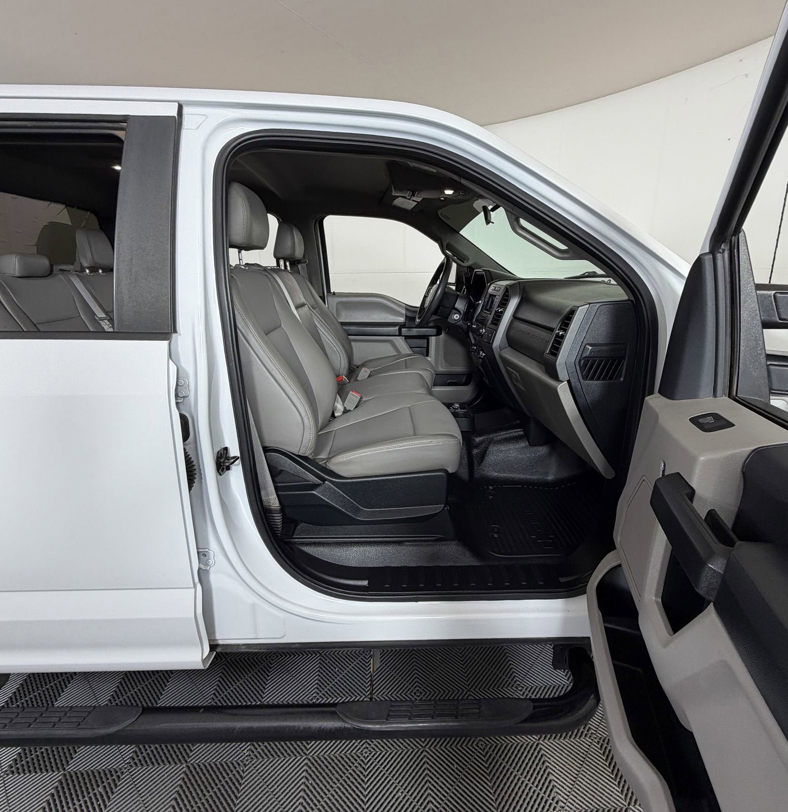Used 2019 Ford F250 XL w/ Power Equipment Group AWD/4WD image 6