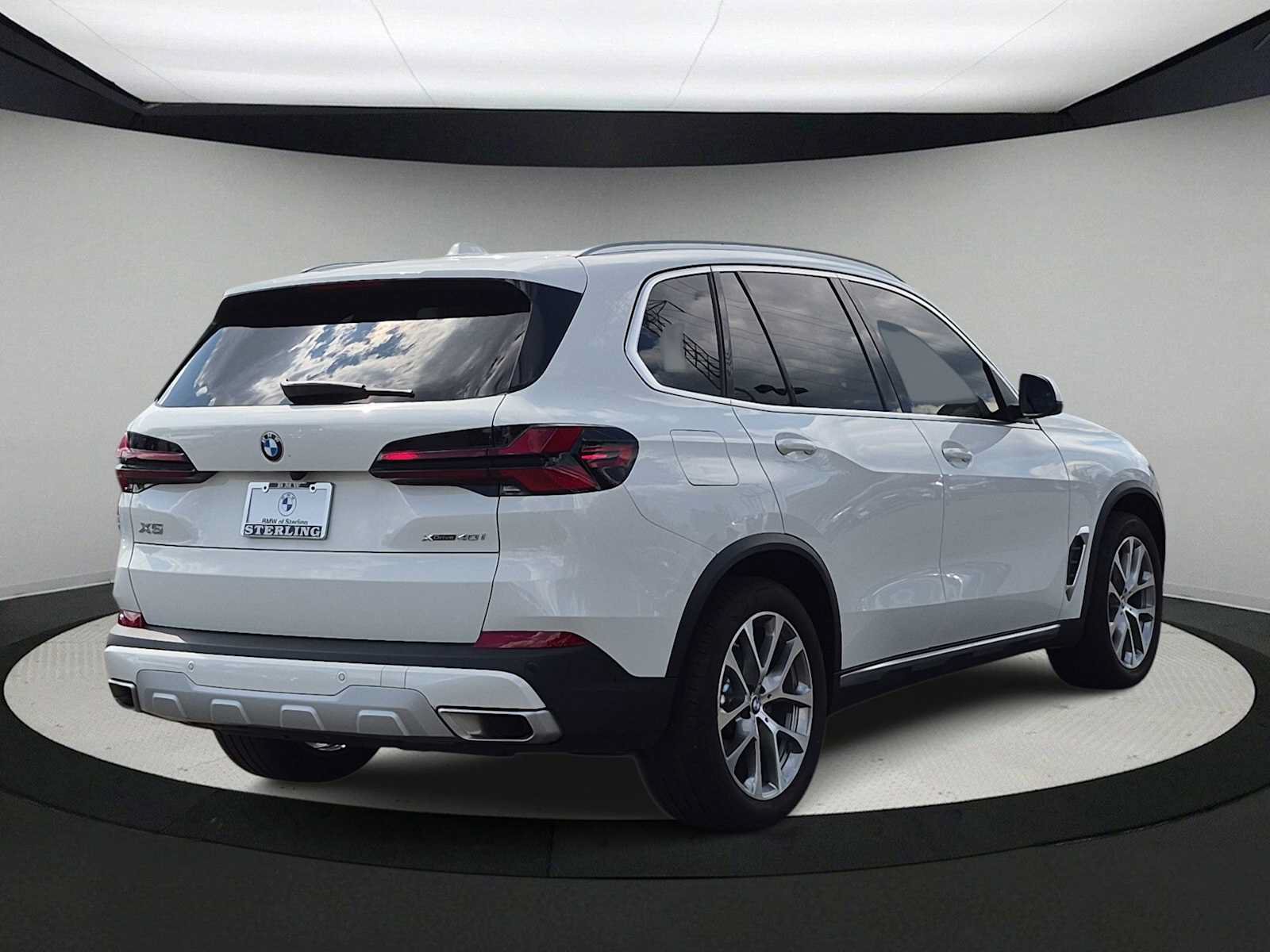 Used 2024 BMW X5 xDrive40i w/ Premium Package AWD/4WD image 8