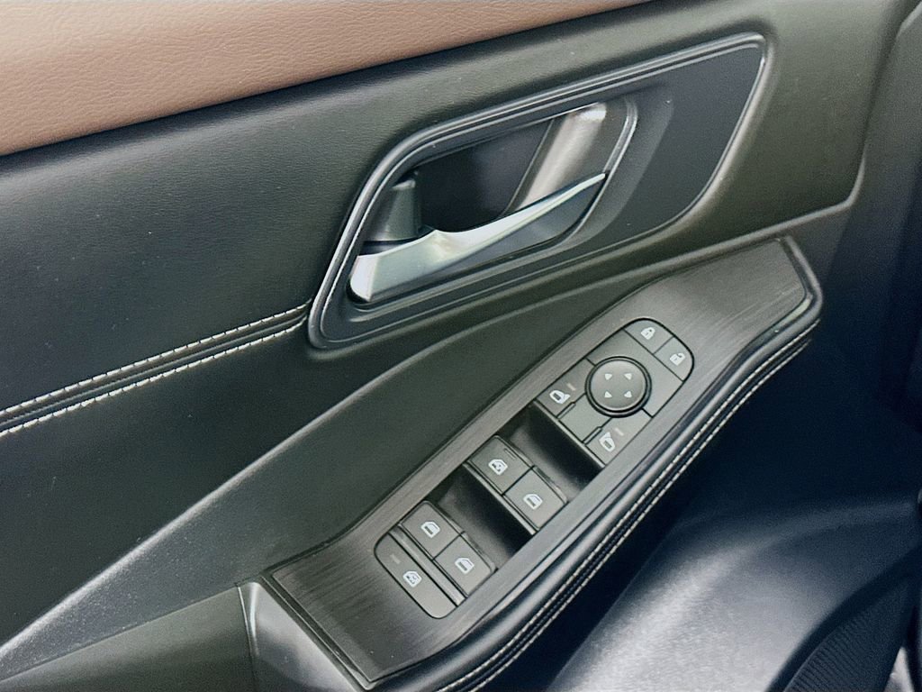 Certified 2023 Nissan Rogue SV w/ SV Premium B Package image 24