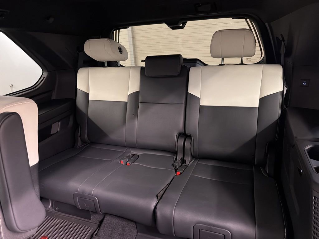 Used 2025 Toyota Sequoia Capstone AWD/4WD image 32