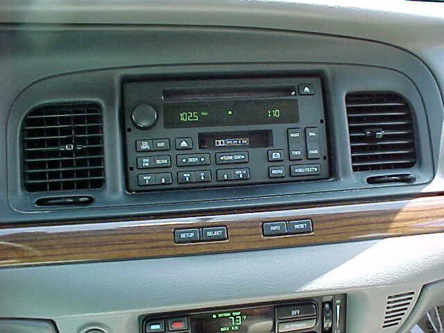 Used 2007 Ford Crown Victoria LX RWD image 32
