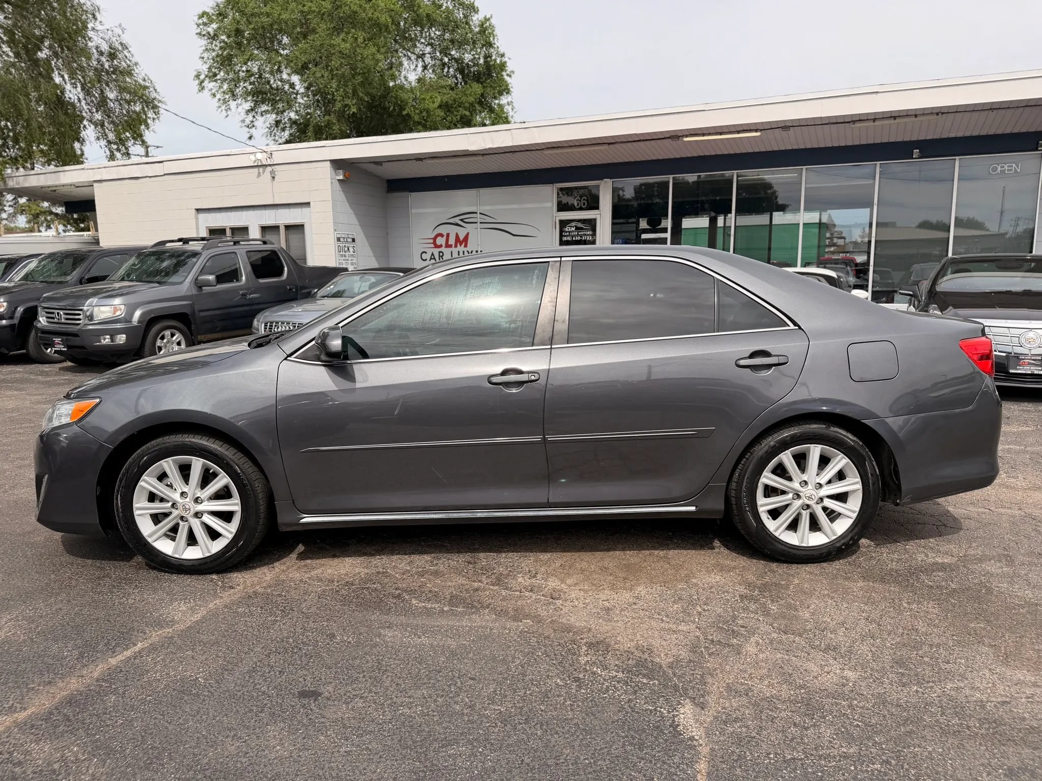 Used 2012 Toyota Camry XLE w/ Convenience Pkg FWD image 7