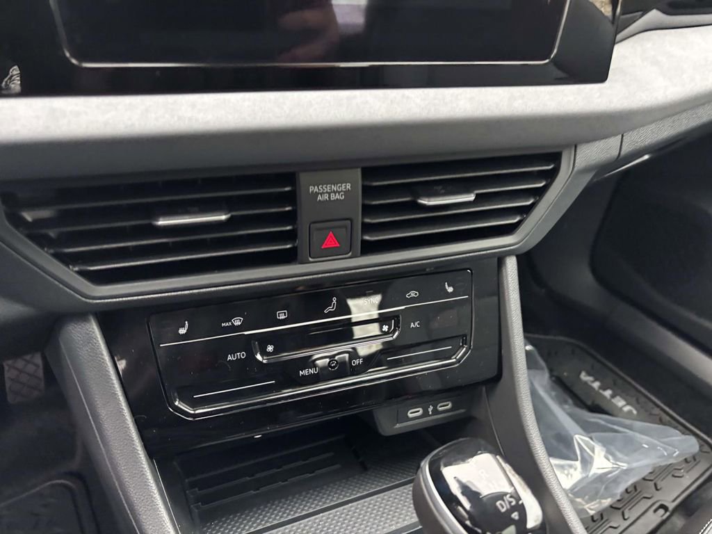 New 2026 Volkswagen Jetta SE image 21