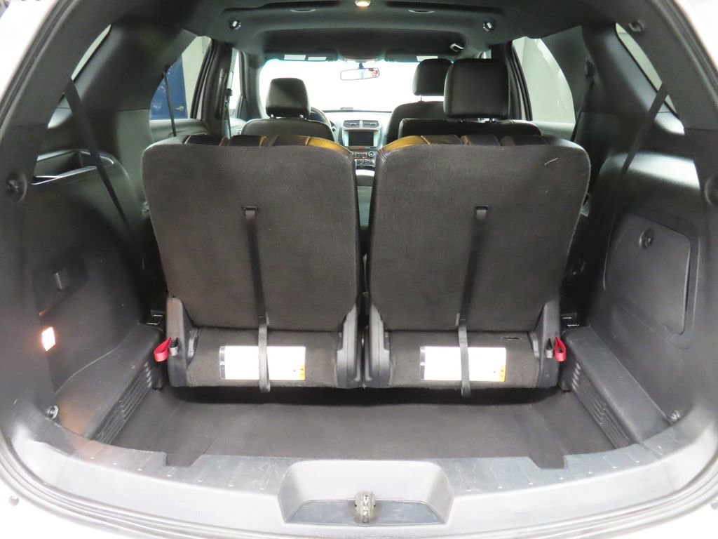 Used 2016 Ford Explorer XLT w/ Equipment Group 202A AWD/4WD image 38