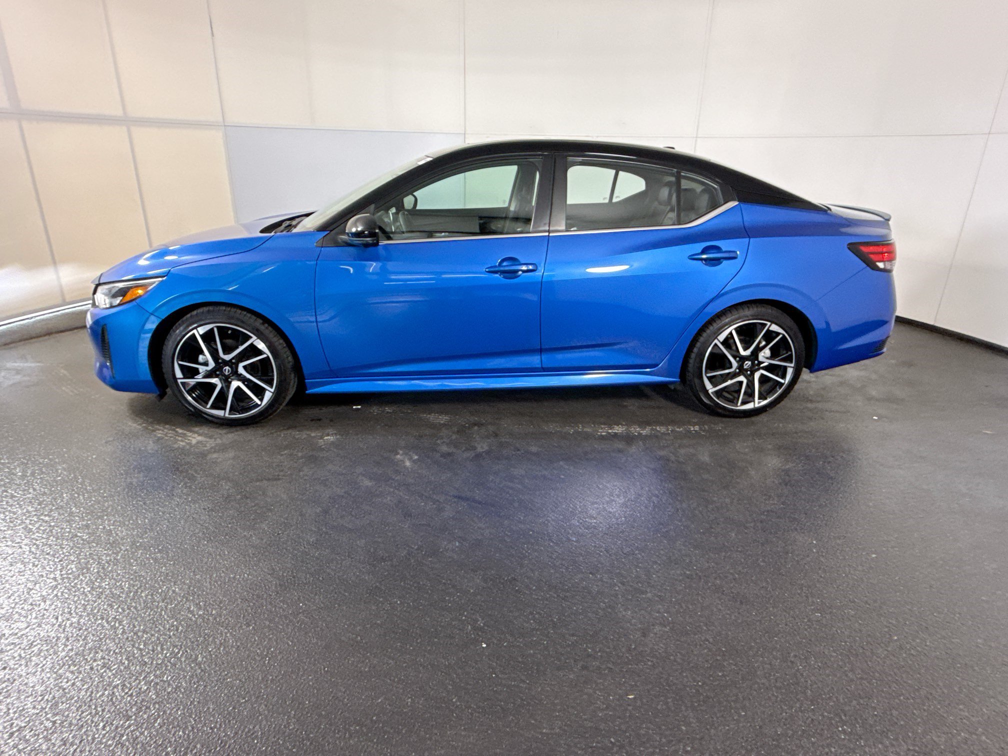 Used 2024 Nissan Sentra SR w/ SR Premium Package FWD image 6