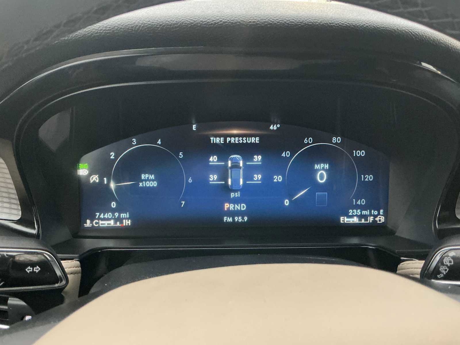 Used 2025 Lincoln Corsair AWD image 12