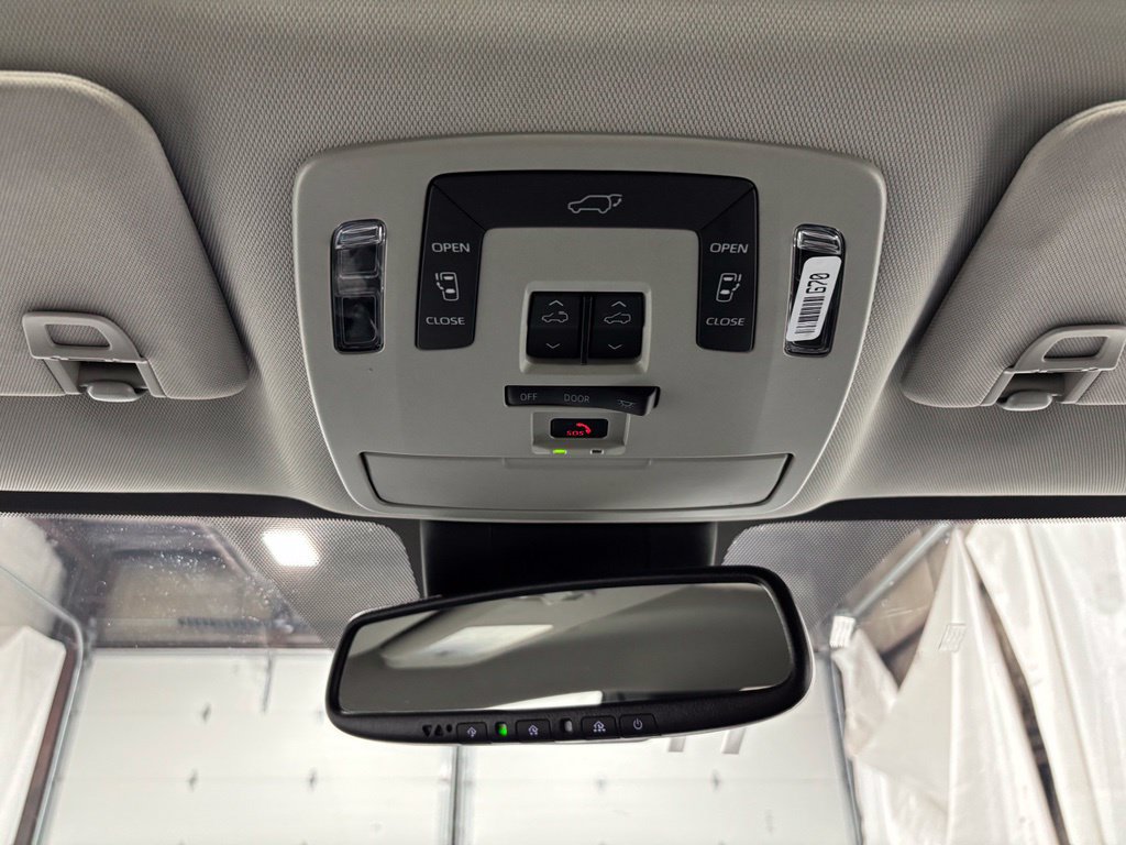 Used 2025 Toyota Sienna XLE AWD/4WD image 38
