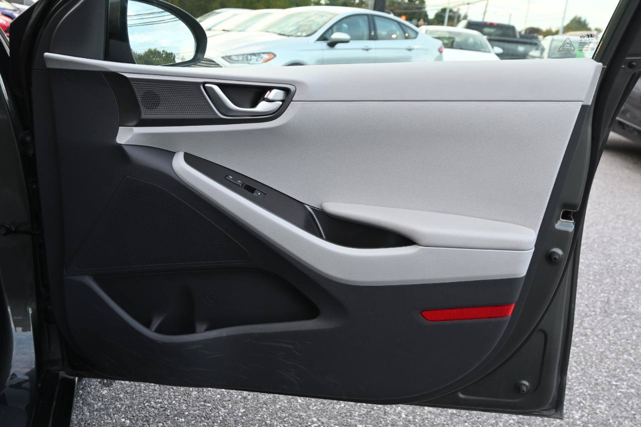 Used 2020 Hyundai Ioniq Blue FWD image 32