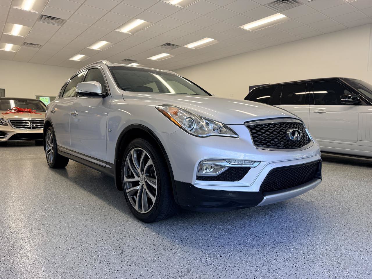Used 2017 INFINITI QX50 2WD w/ Premium Plus Package image 10