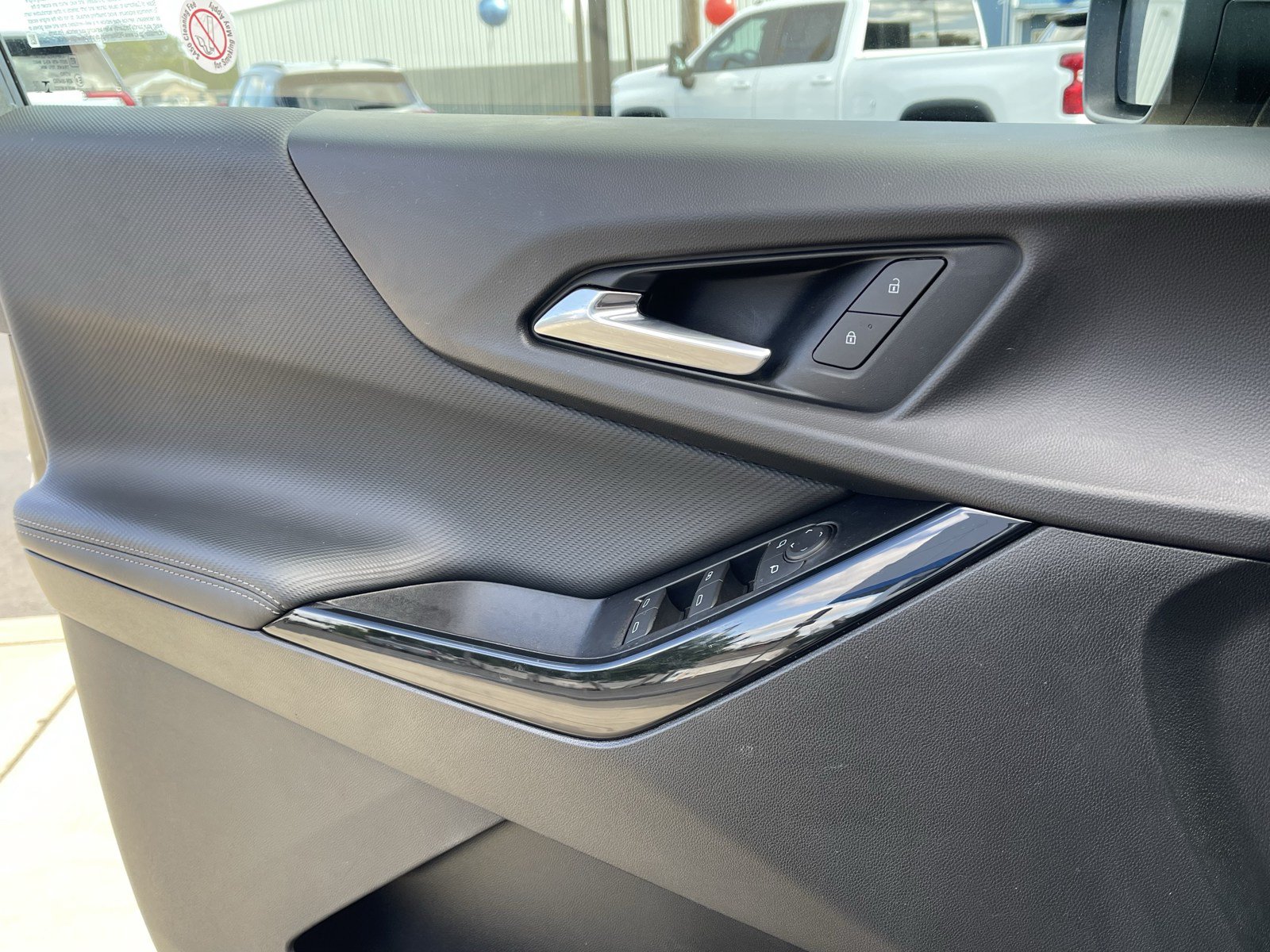 Used 2026 Chevrolet Equinox LT AWD/4WD image 25