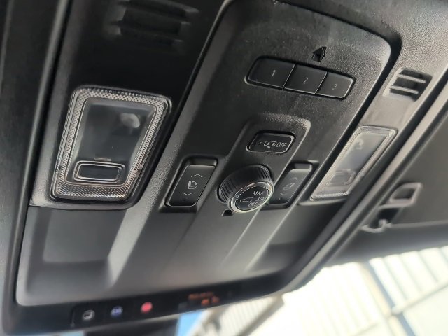 Used 2022 Chevrolet Suburban RST image 28