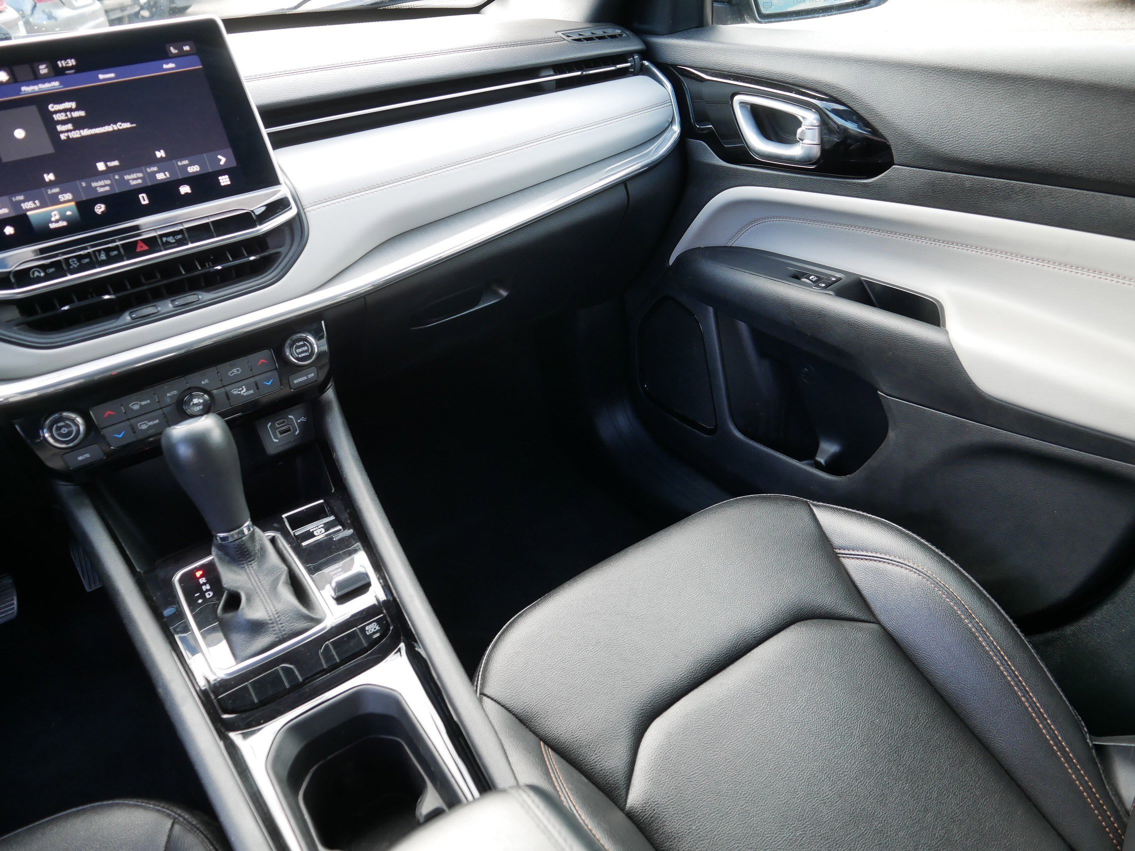 Used 2024 Jeep Compass Limited image 11