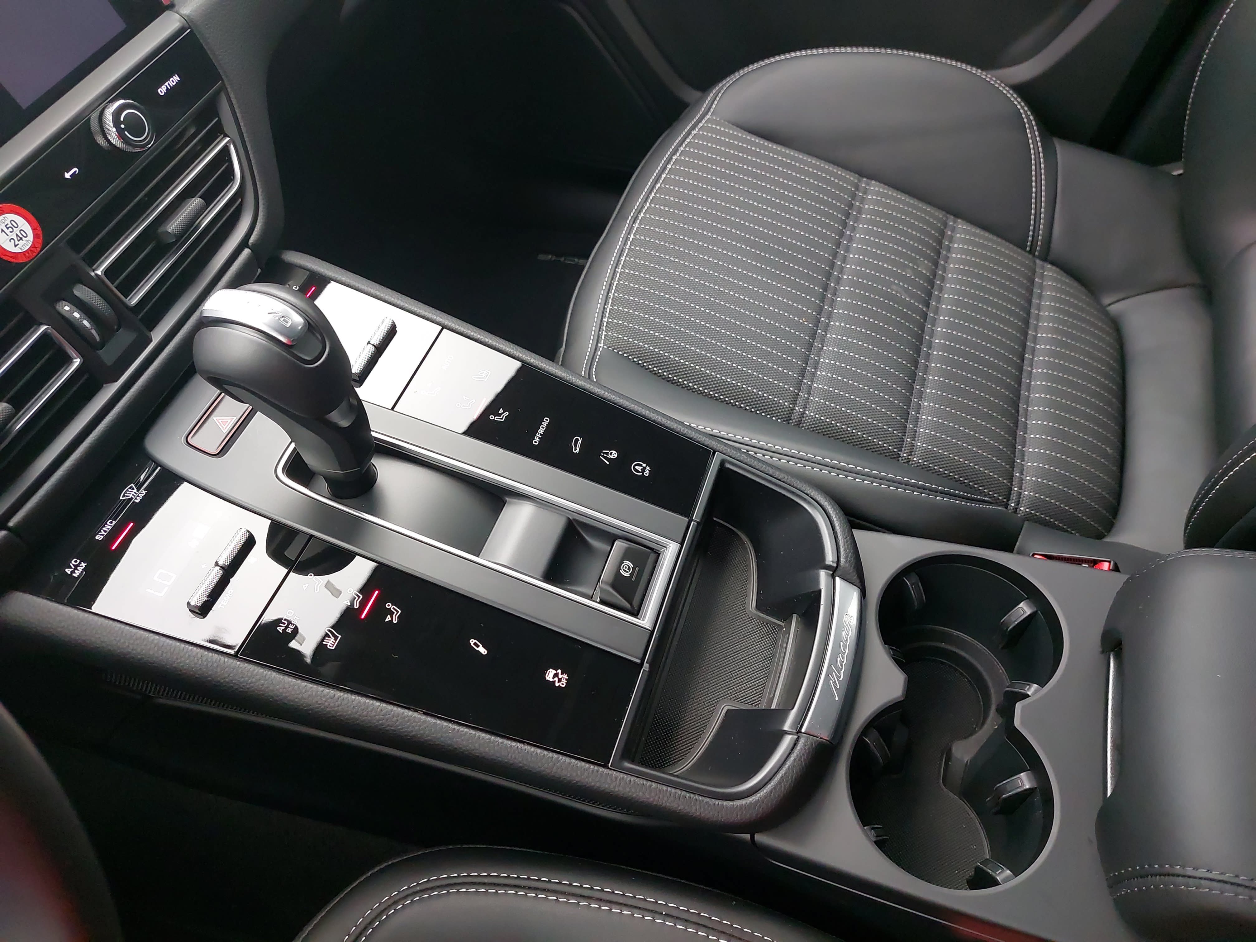 Certified 2026 Porsche Macan Turbo AWD/4WD image 27