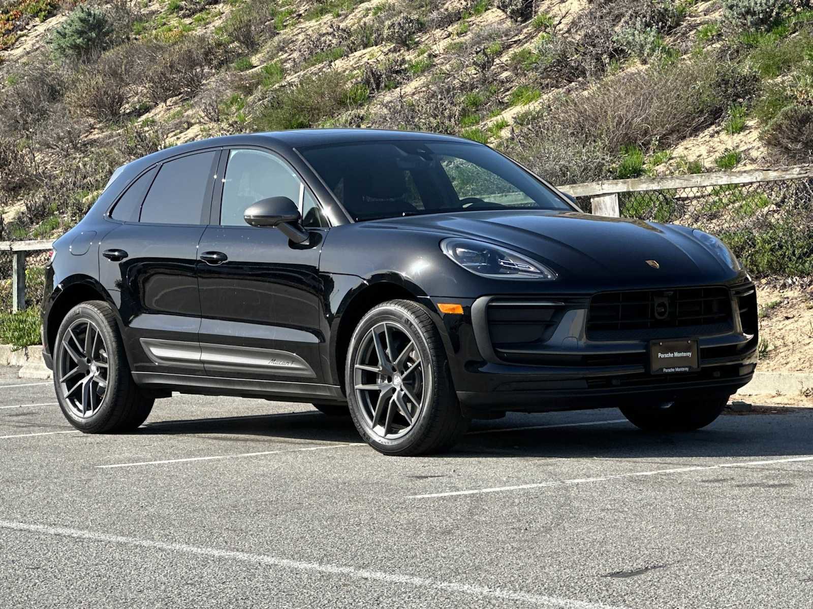 Certified 2025 Porsche Macan image 10
