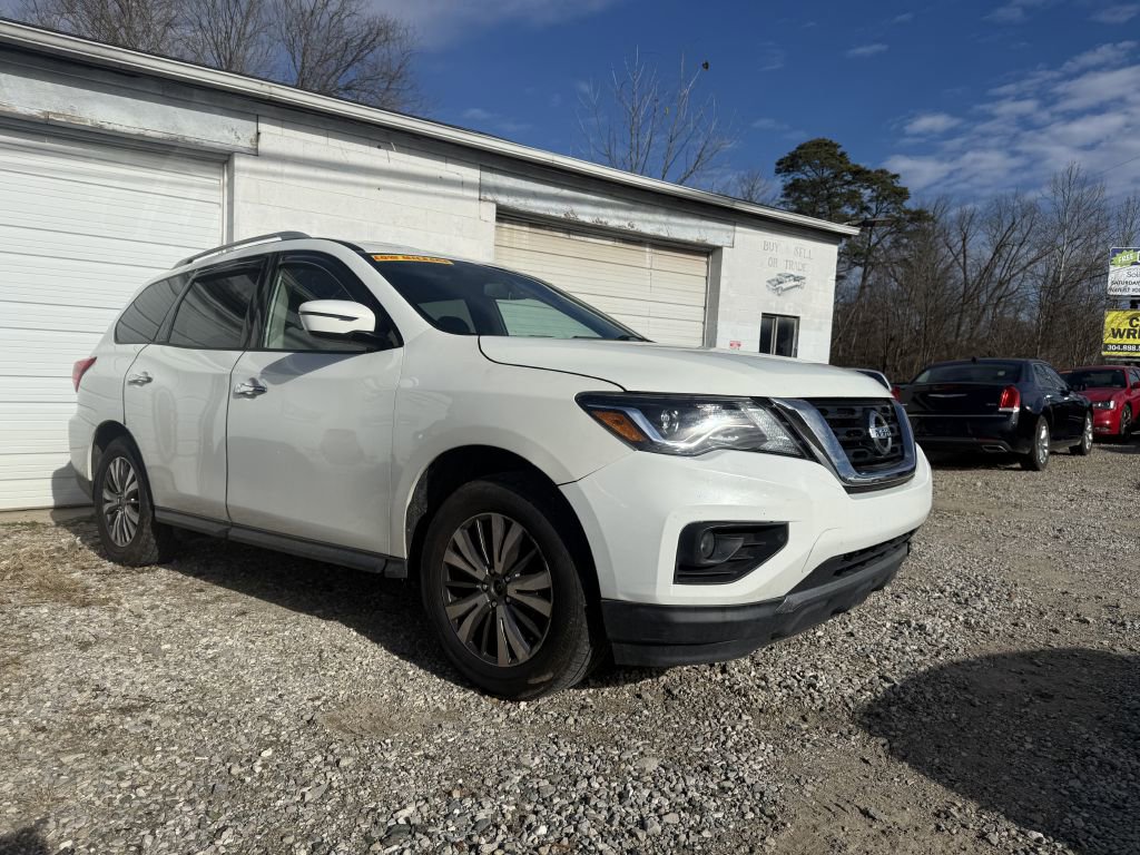 Used 2019 Nissan Pathfinder SV image 2