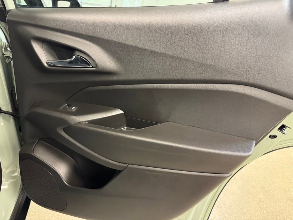 Used 2025 Chevrolet Trax ACTIV w/ Sunroof Package image 25