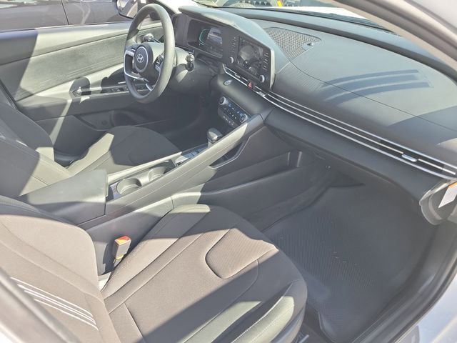 Certified 2025 Hyundai Elantra Blue image 13