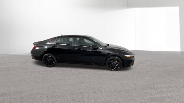 New 2026 Hyundai Elantra SEL Sport Premium FWD image 2