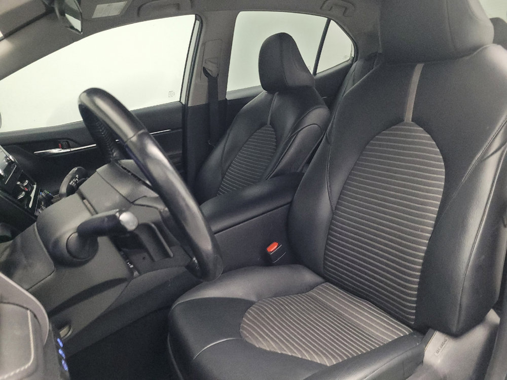 Used 2021 Toyota Camry SE w/ Cold Weather Package image 17