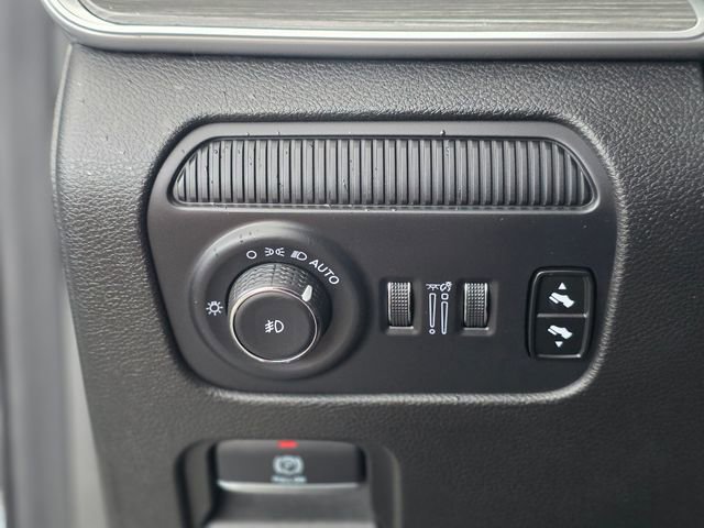 Used 2024 Jeep Wagoneer L Series II w/ Flexible Seating Group RWD image 41