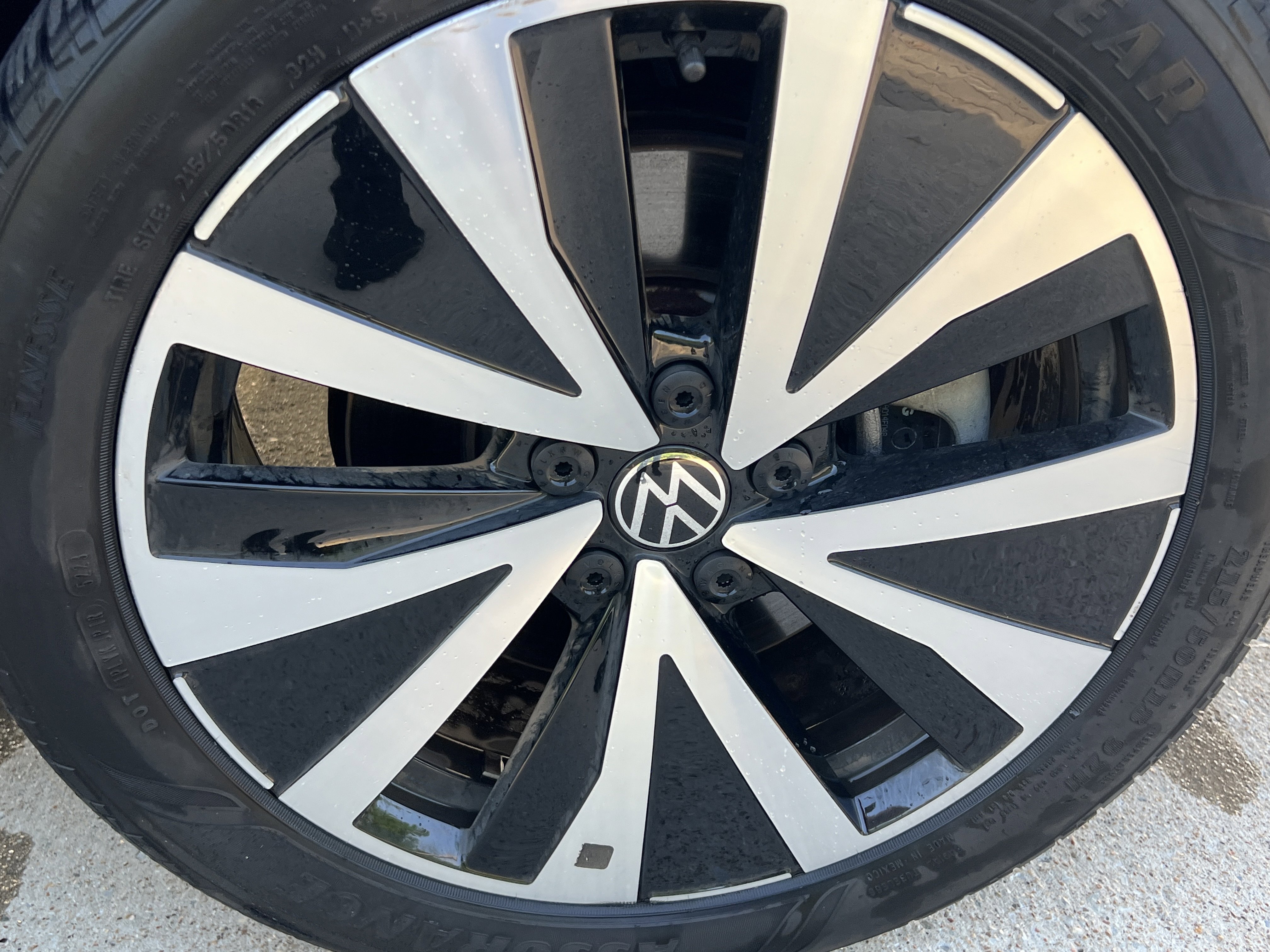 Certified 2024 Volkswagen Taos SE w/ Panoramic Sunroof Package FWD image 12