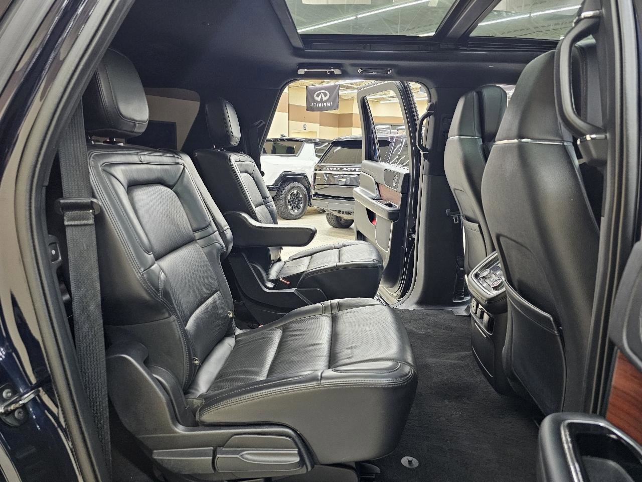 Used 2021 Lincoln Navigator L Reserve RWD image 24