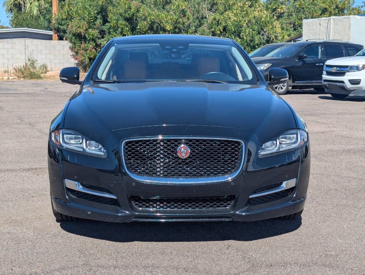 Used 2019 Jaguar XJ R-Sport image 7