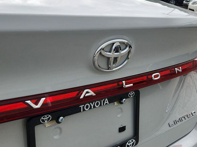 Certified 2022 Toyota Avalon Limited w/ Advanced Safety Package FWD image 31