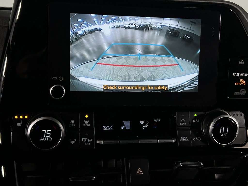 Used 2025 Toyota Highlander XLE image 17