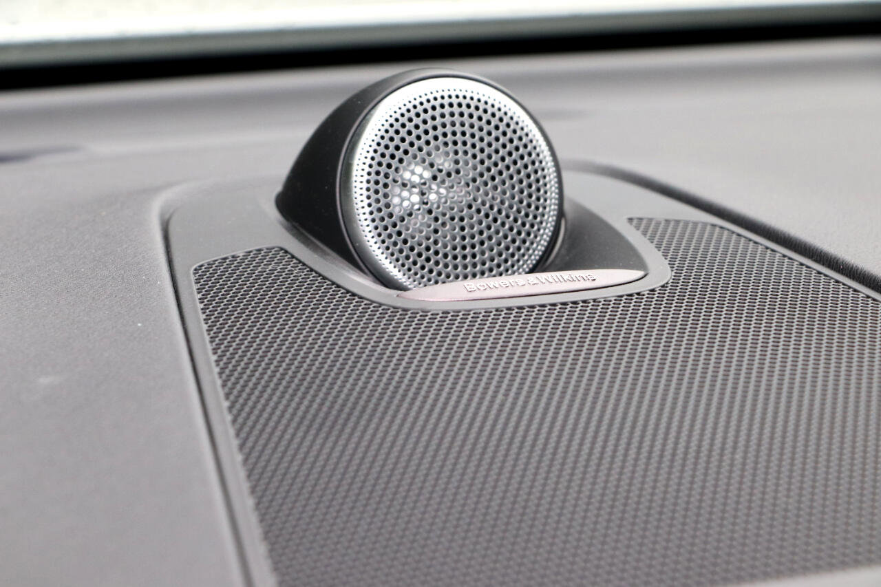 Used 2018 Volvo XC60 T8 R-Design w/ Convenience Package image 13