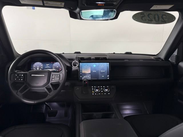 Used 2025 Land Rover Defender 130 X-Dynamic SE AWD/4WD image 27