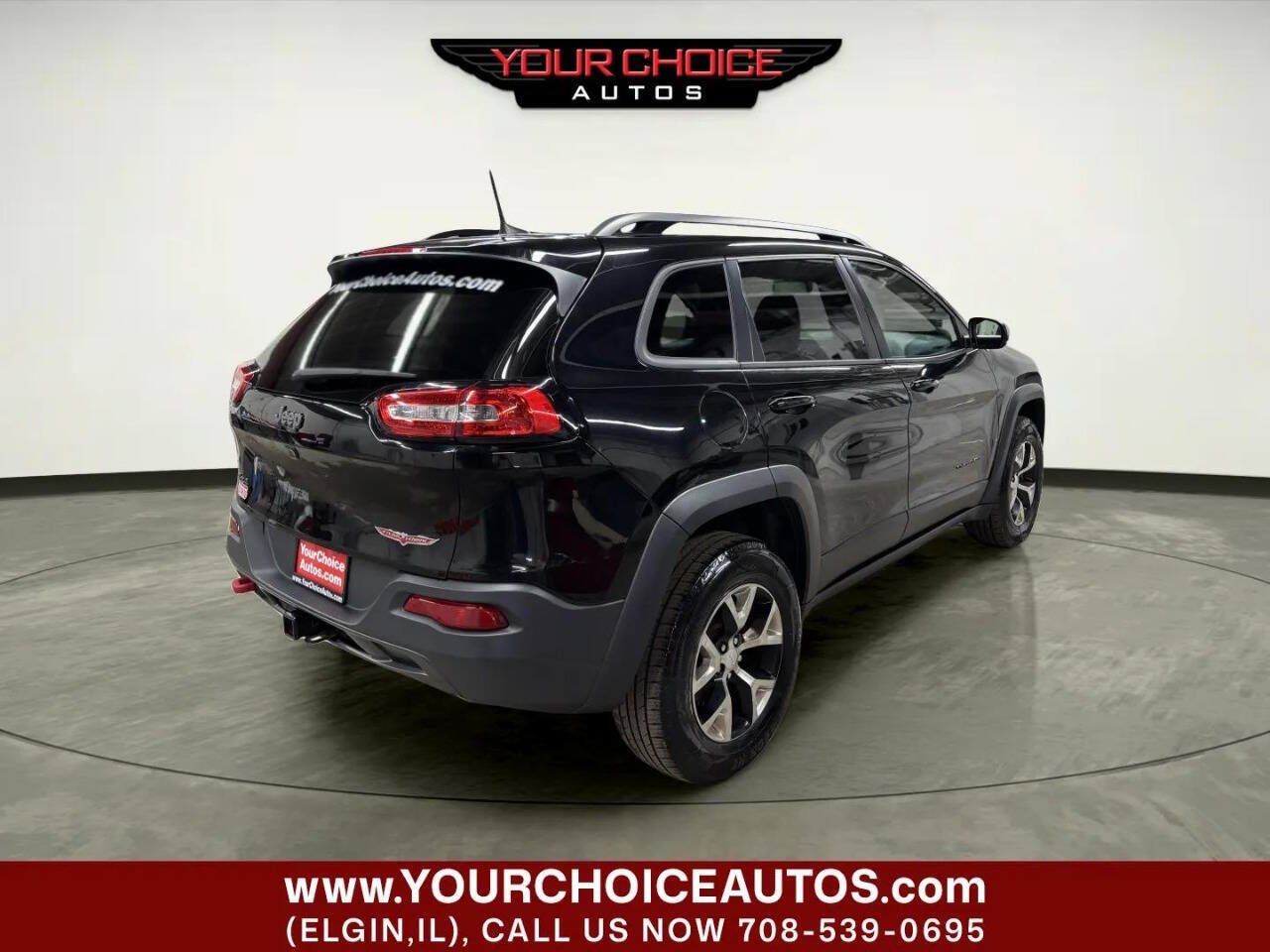 Used 2017 Jeep Cherokee Trailhawk AWD/4WD image 8