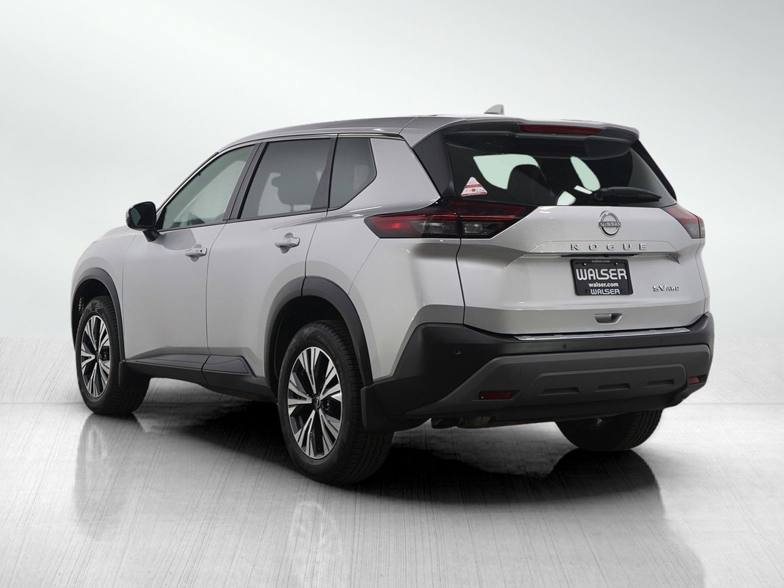 Used 2022 Nissan Rogue SV image 3