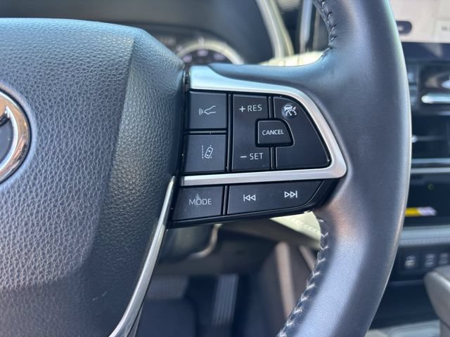 Used 2023 Toyota Highlander XLE FWD image 29