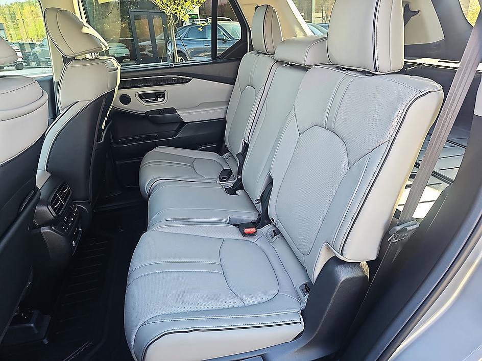 Used 2025 Honda Pilot Elite image 32