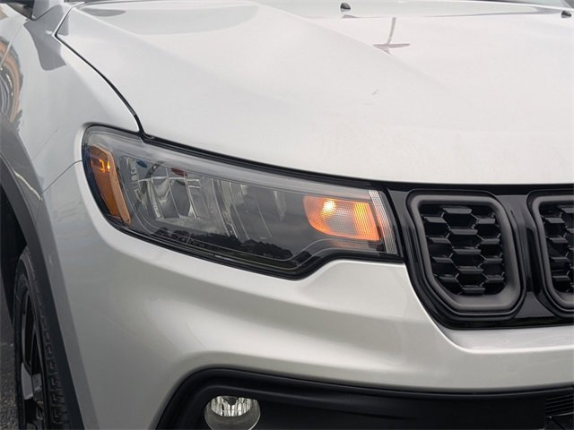 New 2025 Jeep Compass Latitude w/ Sun & Sound Group image 9