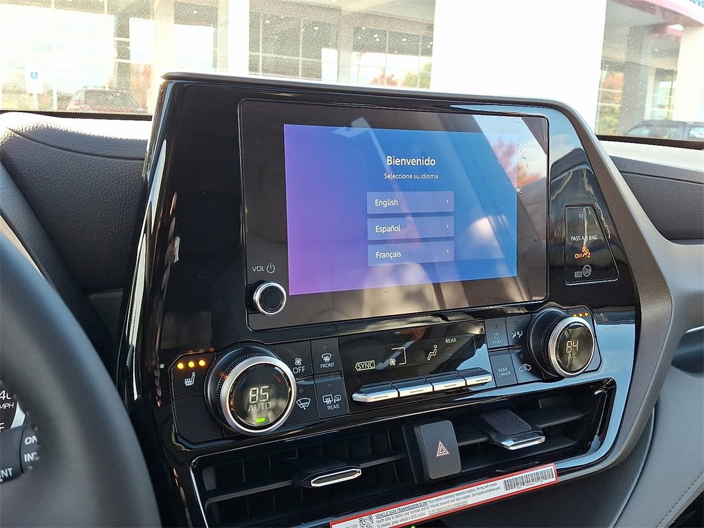 New 2025 Toyota Highlander XLE image 12