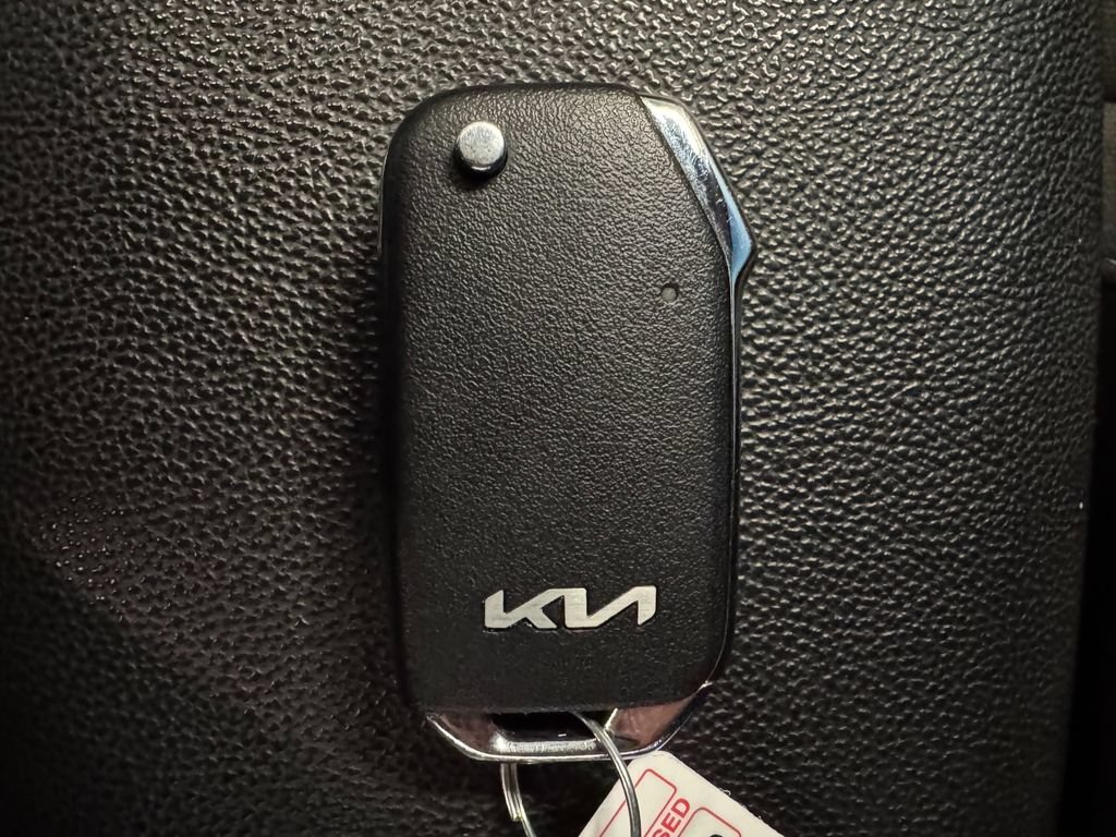 Used 2022 Kia Forte LXS w/ LXS Technology Package FWD image 16